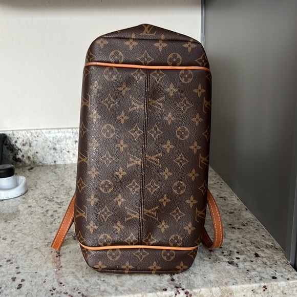 Louis Vuitton tote bag with side pockets and zipper - Picture 6 of 8